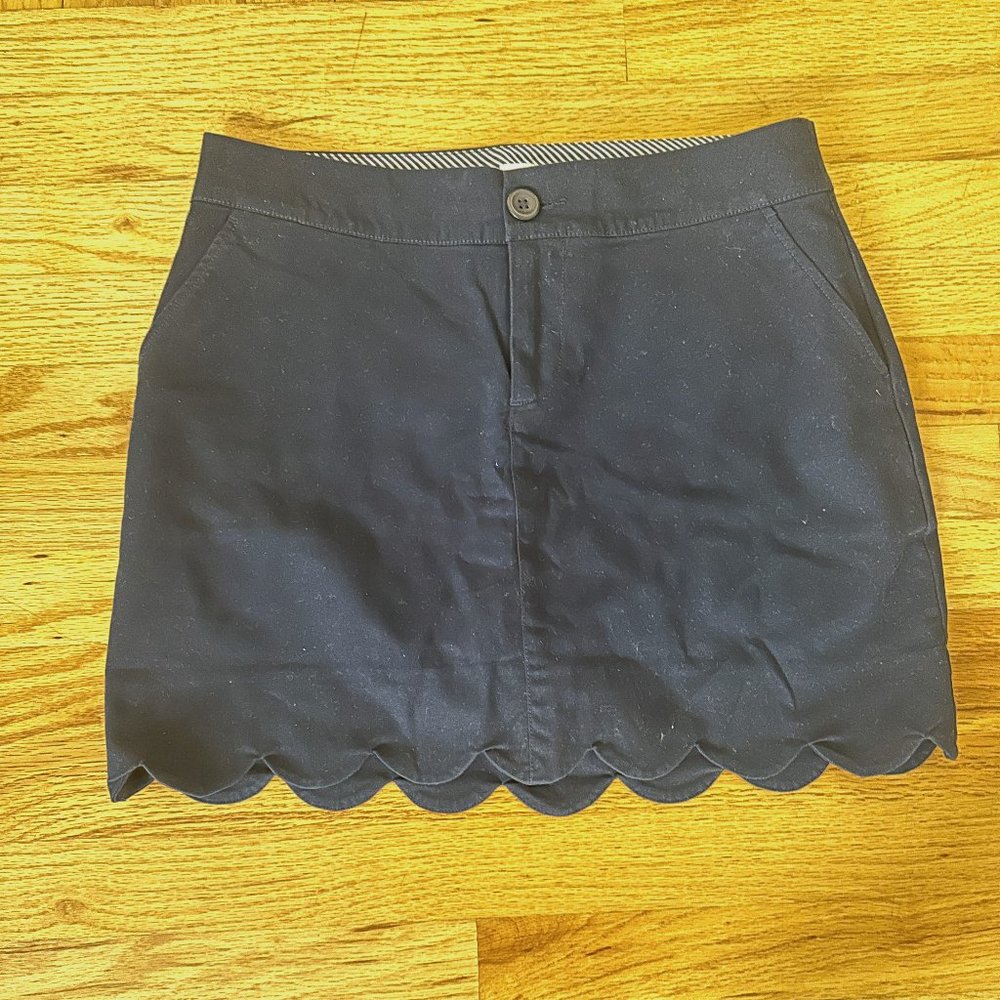 Navy scallop skort, size 4